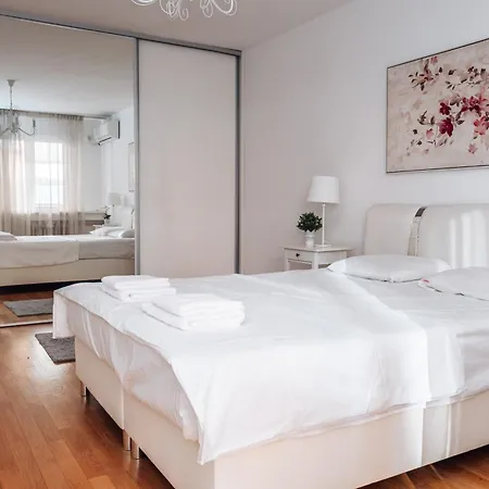Apartment Crown Three Bedroom Belgrade