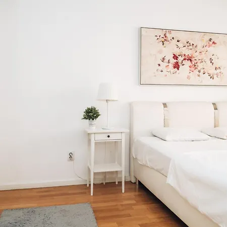 Crown Three Bedroom 公寓 *